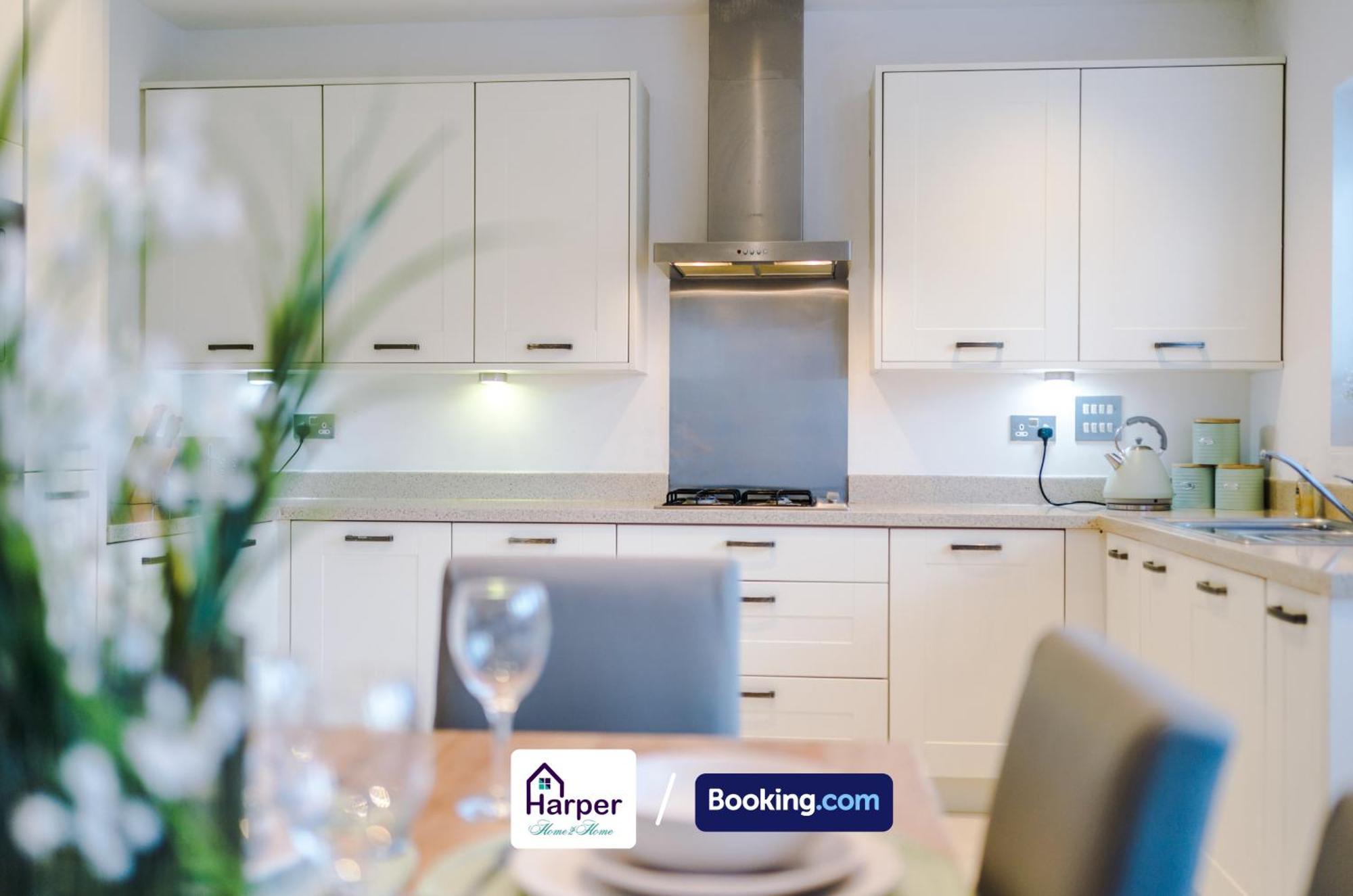 Christleton 4 Bedroom By Harperletting Short Lets & Serviced Accommodation Chester With Detached Games Room Drive Long Or Short Stays מראה חיצוני תמונה