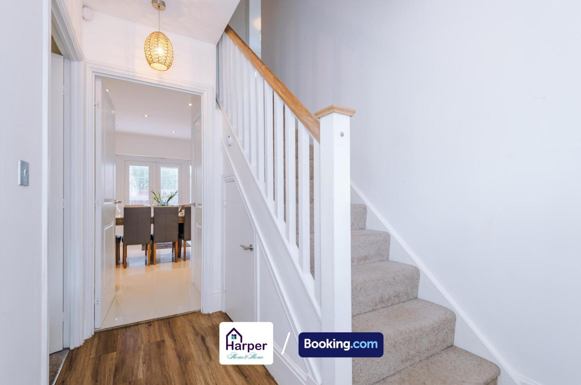 Christleton 4 Bedroom By Harperletting Short Lets & Serviced Accommodation Chester With Detached Games Room Drive Long Or Short Stays מראה חיצוני תמונה