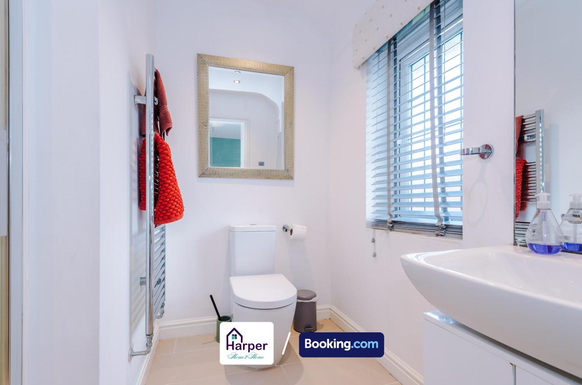 Christleton 4 Bedroom By Harperletting Short Lets & Serviced Accommodation Chester With Detached Games Room Drive Long Or Short Stays מראה חיצוני תמונה